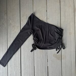 Black one sleeve crop top
